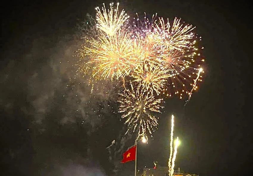 pháo hoa.jpg
