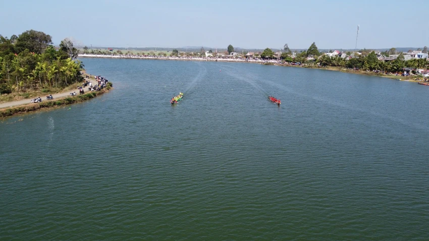 đua thuyền 3.jpg