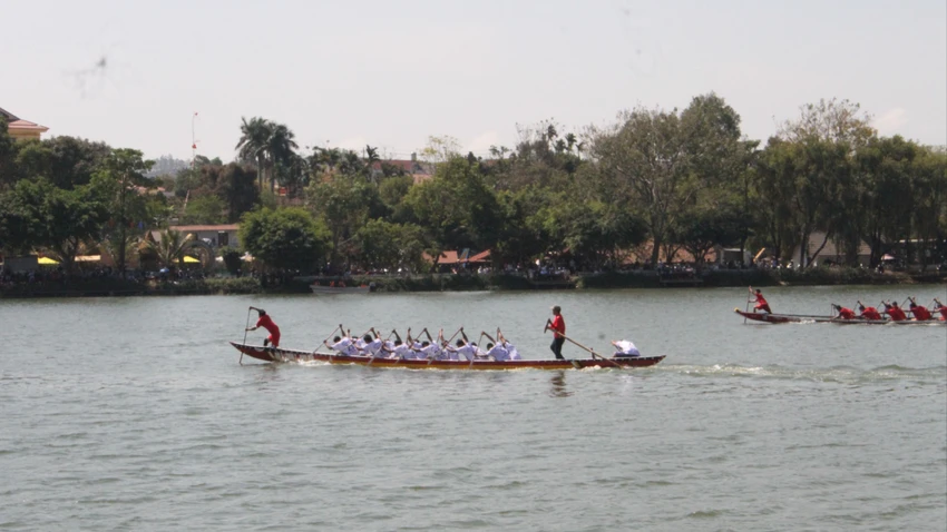 đua thuyền 4.JPG