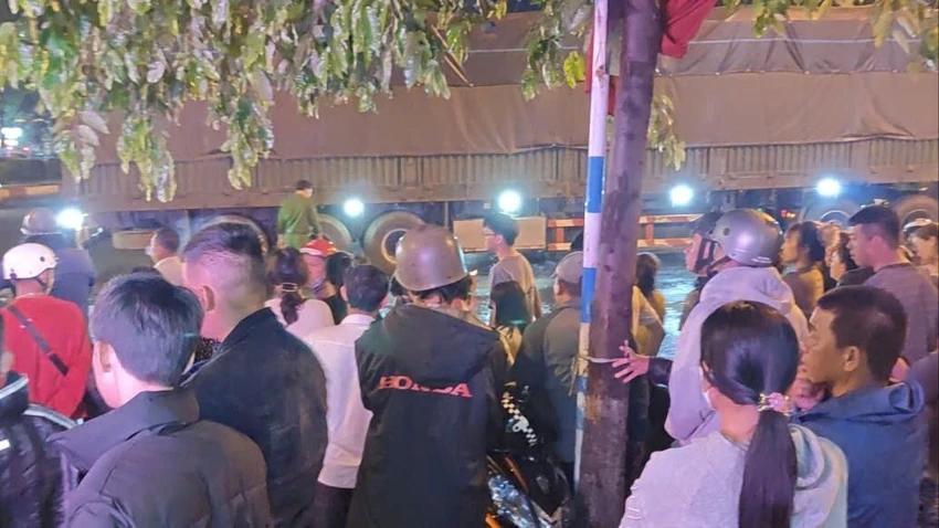 xe đầu kéo 1.jpg
