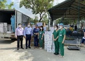 Công đoàn Sở Tư pháp TP.HCM trao quà tại BV dã chiến số 16 