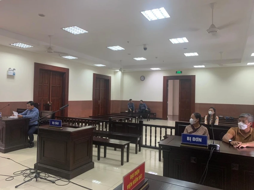 Đại diện cho nguyên đơn và bị đơn có mặt tại phòng xử. Ảnh:TRÚC PHƯƠNG Đại diện cho nguyên đơn và bị đơn có mặt tại phòng xử. Ảnh:TRÚC PHƯƠNG