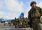 Ukraine dỡ bỏ thiết quân luật dù vẫn căng thẳng với Nga