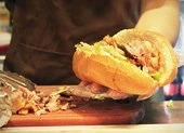 Ăn bánh mì Việt Nam ở Úc, 11 người nhập viện