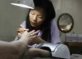 Thợ nail Việt ở Mỹ lo hóa chất độc hại