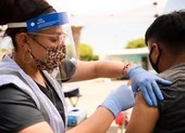 Ủy ban Cố vấn FDA khuyên cấp phép vaccine Pfizer cho trẻ 5-11, dù bị dọa kiện