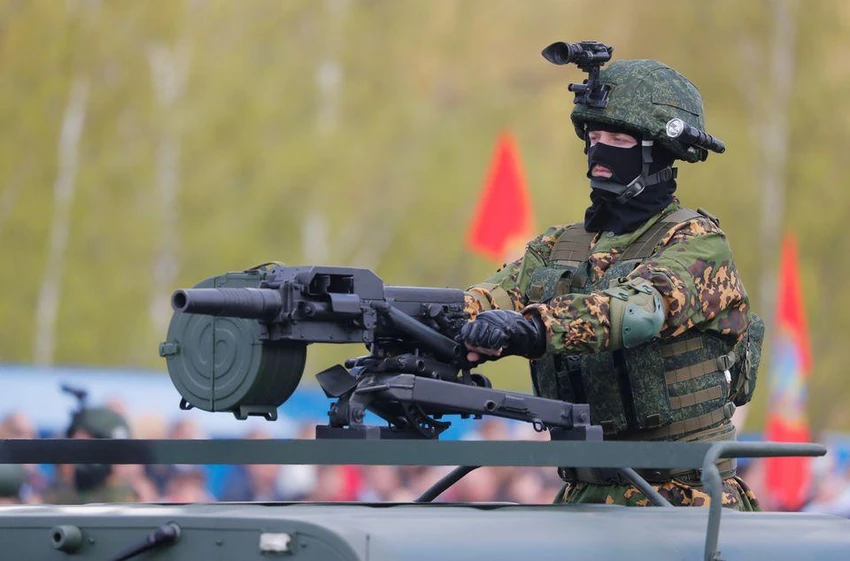 Binh sĩ Belarus trong một cuộc diễu hành được tổ chức vào ngày 9-5-2020. Ảnh: REUTERS