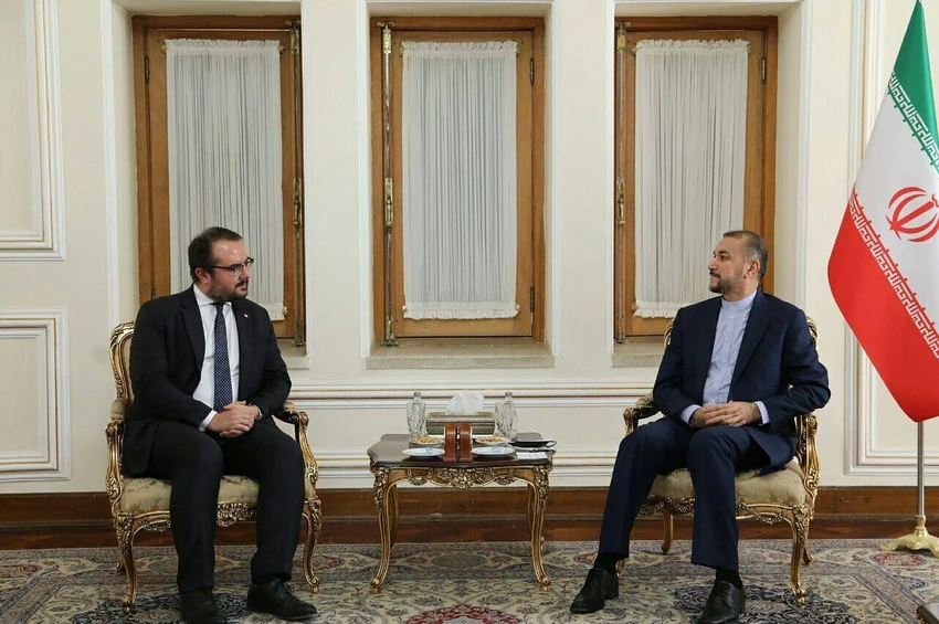 Thứ trưởng Ngoại giao Ba Lan Pawel Jablonski và Ngoại trưởng Iran - ông Hossein Amirabdollahian (phải) trong cuộc gặp ngày 9-10. Ảnh: IRNA Thứ trưởng Ngoại giao Ba Lan Pawel Jablonski và Ngoại trưởng Iran - ông Hossein Amirabdollahian (phải) trong cuộc gặp ngày 9-10. Ảnh: IRNA