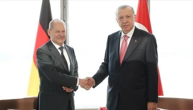Tổng thống Thổ Nhĩ Kỳ Recep Tayyip Erdogan (phải) trong một cuộc gặp với Thủ tướng Đức Olaf Scholz. Ảnh: UKRINFORM Tổng thống Thổ Nhĩ Kỳ Recep Tayyip Erdogan (phải) trong một cuộc gặp với Thủ tướng Đức Olaf Scholz. Ảnh: UKRINFORM