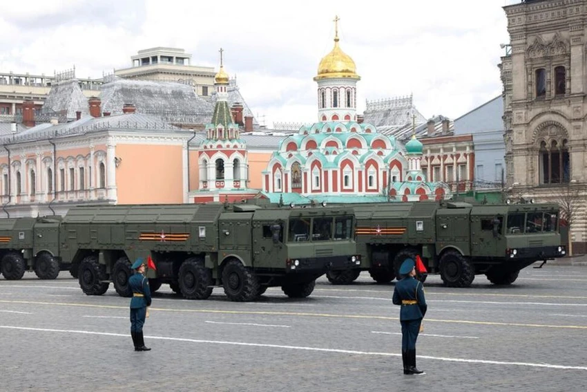 Các bệ phóng tên lửa Iskander trong một cuộc diễu binh ở Moscow hồi năm 2021. Ảnh: REUTERS Các bệ phóng tên lửa Iskander trong một cuộc diễu binh ở Moscow hồi năm 2021. Ảnh: REUTERS