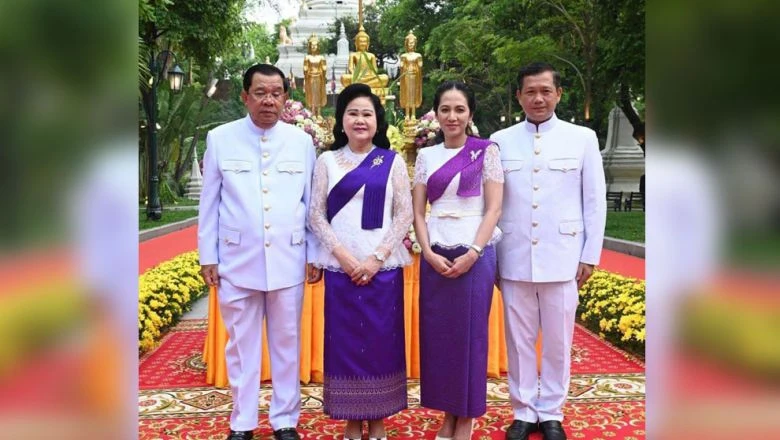 (Từ trái qua phải) Vợ chồng Thủ tướng Hun Sen và vợ chồng ông Hun Manet. Ảnh: THE PHNOM PENH POST (Từ trái qua phải) Vợ chồng Thủ tướng Hun Sen và vợ chồng ông Hun Manet. Ảnh: THE PHNOM PENH POST