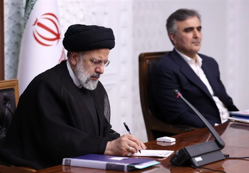Tổng thống Iran Ibrahim Raisi (trái). Ảnh: TASNIM