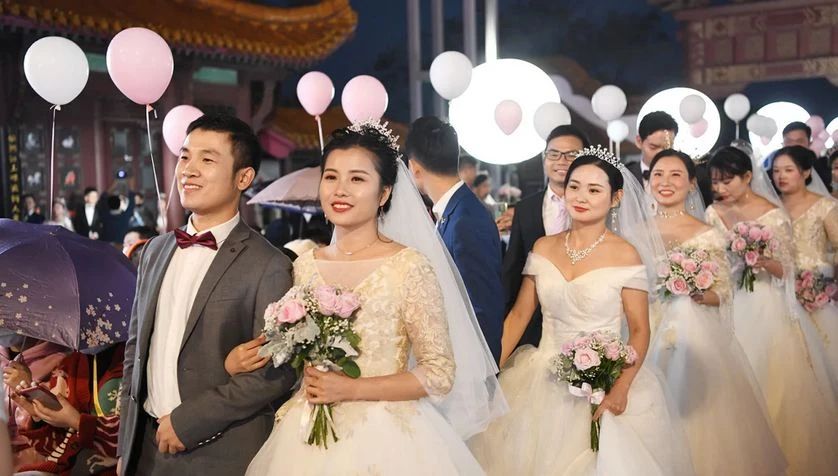 Đám cưới tập thể ở Trung Quốc. Ảnh: CNN Đám cưới tập thể ở Trung Quốc. Ảnh: CNN