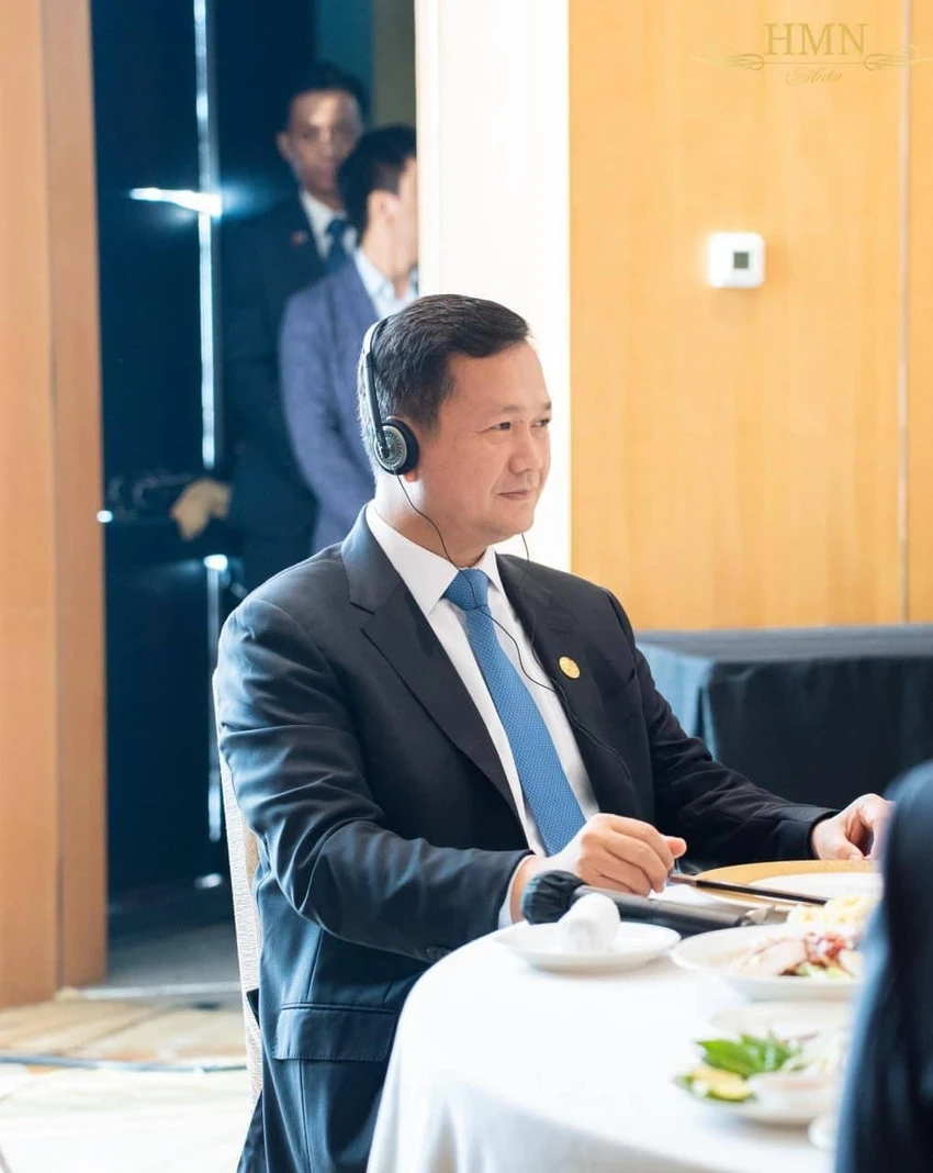 Hội nghị cấp cao ASEAN lần thứ 43 khai mạc giữa loạt diễn biến nóng khu vực 05/09/2023 (PLO)- Các lãnh đạo các nước thành viên ASEAN hội tụ về thủ đô Jakarta (Indonesia) dự hội nghị cấp cao thường niên của khối và các hội nghị cấp cao liên quan diễn ra từ hôm nay 5-9 đến ngày 7-9. Hội nghị cấp cao ASEAN lần thứ 43 khai mạc giữa loạt diễn biến nóng khu vực 05/09/2023 (PLO)- Các lãnh đạo các nước thành viên ASEAN hội tụ về thủ đô Jakarta (Indonesia) dự hội nghị cấp cao thường niên của khối và các hội nghị cấp cao liên quan diễn ra từ hôm nay 5-9 đến ngày 7-9.