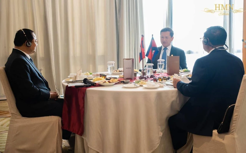 Hội nghị cấp cao ASEAN lần thứ 43 khai mạc giữa loạt diễn biến nóng khu vực 05/09/2023 (PLO)- Các lãnh đạo các nước thành viên ASEAN hội tụ về thủ đô Jakarta (Indonesia) dự hội nghị cấp cao thường niên của khối và các hội nghị cấp cao liên quan diễn ra từ hôm nay 5-9 đến ngày 7-9. Hội nghị cấp cao ASEAN lần thứ 43 khai mạc giữa loạt diễn biến nóng khu vực 05/09/2023 (PLO)- Các lãnh đạo các nước thành viên ASEAN hội tụ về thủ đô Jakarta (Indonesia) dự hội nghị cấp cao thường niên của khối và các hội nghị cấp cao liên quan diễn ra từ hôm nay 5-9 đến ngày 7-9.