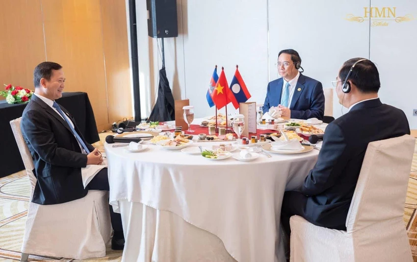 Hội nghị cấp cao ASEAN lần thứ 43 khai mạc giữa loạt diễn biến nóng khu vực 05/09/2023 (PLO)- Các lãnh đạo các nước thành viên ASEAN hội tụ về thủ đô Jakarta (Indonesia) dự hội nghị cấp cao thường niên của khối và các hội nghị cấp cao liên quan diễn ra từ hôm nay 5-9 đến ngày 7-9. Hội nghị cấp cao ASEAN lần thứ 43 khai mạc giữa loạt diễn biến nóng khu vực 05/09/2023 (PLO)- Các lãnh đạo các nước thành viên ASEAN hội tụ về thủ đô Jakarta (Indonesia) dự hội nghị cấp cao thường niên của khối và các hội nghị cấp cao liên quan diễn ra từ hôm nay 5-9 đến ngày 7-9.