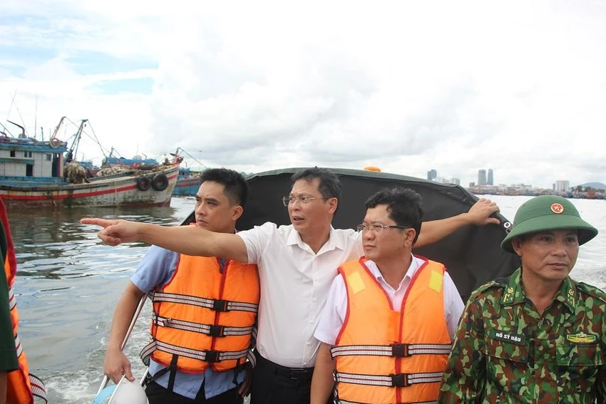 Phó Chủ tịch UBND TP Đà Nẵng đi kiểm tra thực tế tại Âu thuyền Thọ Quang. Ảnh: NGÔ QUANG Phó Chủ tịch UBND TP Đà Nẵng đi kiểm tra thực tế tại Âu thuyền Thọ Quang. Ảnh: NGÔ QUANG