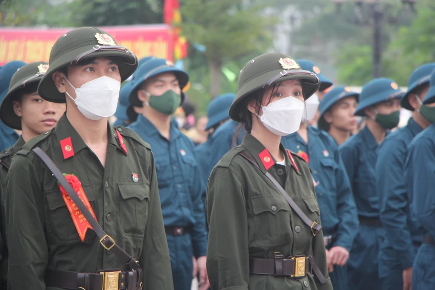 Em Đậu Thị Nhung một trong 12 nữ thực hiện nghĩa vụ quân sự. Ảnh: NGÔ QUANG