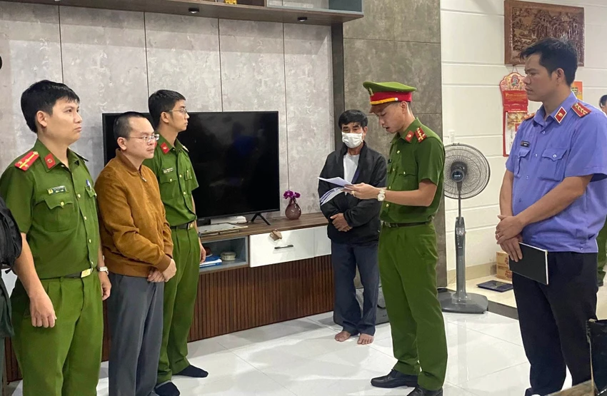 Cơ quan Cảnh sát điều tra Công an TP Đà Nẵng đã tống đạt quyết định khởi tố với ông Hoàng Quang Huy.Ảnh: CA