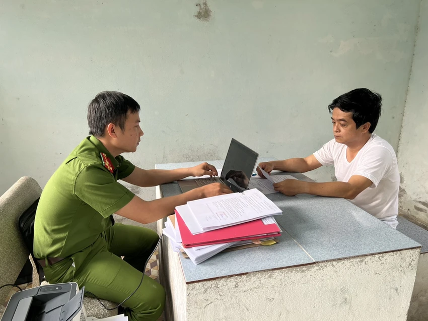 Ông Tấn tại cơ quan CSĐT. Ảnh: CA Ông Tấn tại cơ quan CSĐT. Ảnh: CA