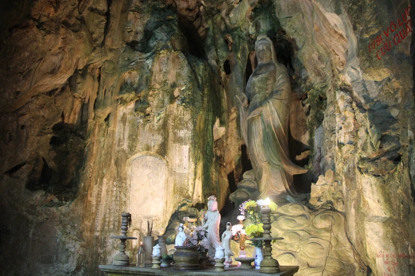 Các bia Ma nhai trong hang động của Danh thắng Ngũ Hành Sơn. Ảnh: NGÔ QUANG Các bia Ma nhai trong hang động của Danh thắng Ngũ Hành Sơn. Ảnh: NGÔ QUANG