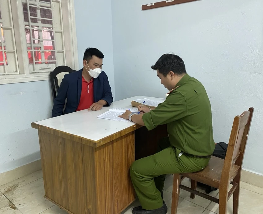 Nguyễn Chí Học tại cơ quan điều tra. Ảnh: CA