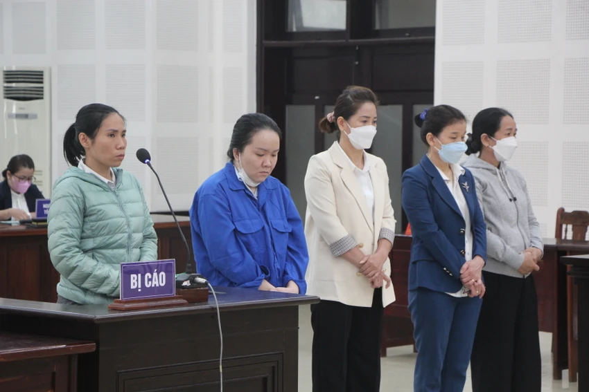Các bị cáo tại phiên toà. Ảnh: NGÔ QUANG