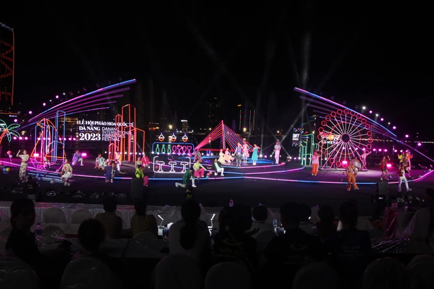 Đêm khai mạc DIFF 2023 sẽ là “bản giao hưởng ánh sáng” đỉnh cao, kích hoạt mùa du lịch hè sôi động tại thành phố sông Hàn. Ảnh: NGÔ QUANG Đêm khai mạc DIFF 2023 sẽ là “bản giao hưởng ánh sáng” đỉnh cao, kích hoạt mùa du lịch hè sôi động tại thành phố sông Hàn. Ảnh: NGÔ QUANG