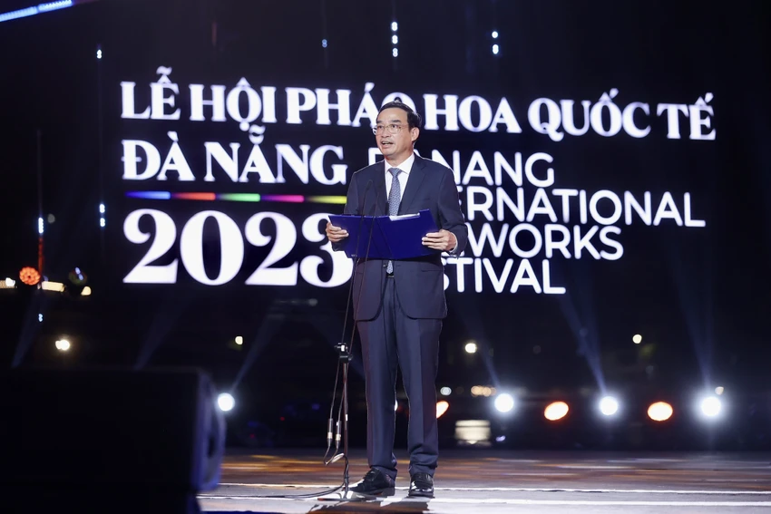 Ông Lê Trung Chinh - Chủ tịch UBND thành phố Đà Nẵng - phát biểu khai mạc lễ hội. Ảnh: NGÔ QUANG Ông Lê Trung Chinh - Chủ tịch UBND thành phố Đà Nẵng - phát biểu khai mạc lễ hội. Ảnh: NGÔ QUANG