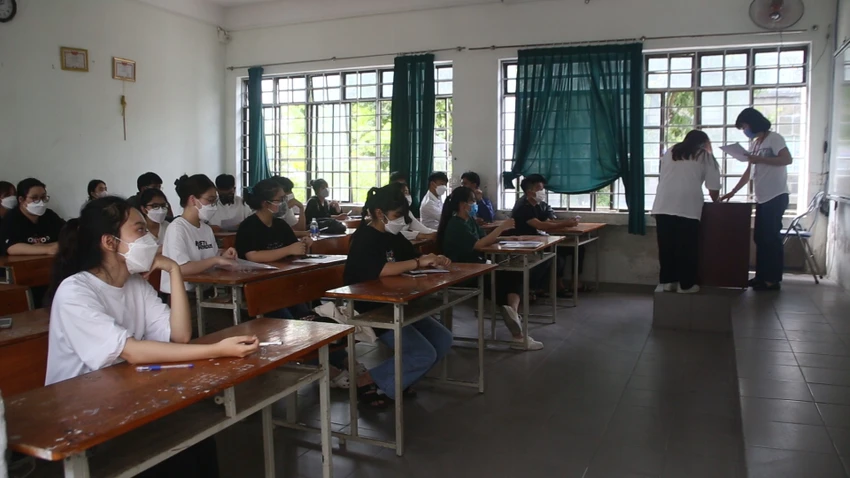 Thí sinh đang được phổ biến quy chế và thủ tục trước khi thi.Ảnh: NGÔ QUANG Thí sinh đang được phổ biến quy chế và thủ tục trước khi thi.Ảnh: NGÔ QUANG