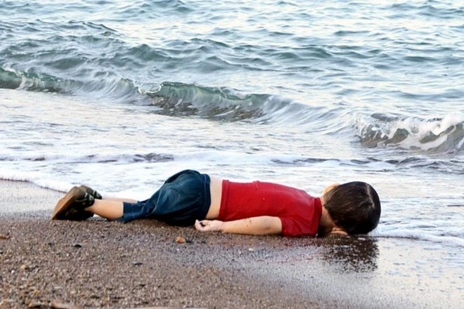 Phó thủ tướng nhắc đến đứa trẻ Syria nằm trên bờ biển ảnh 2 Phó thủ tướng nhắc đến đứa trẻ Syria nằm trên bờ biển ảnh 2