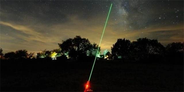 Thủ tướng yêu cầu Bộ Công an điều tra máy bay bị chiếu tia laser