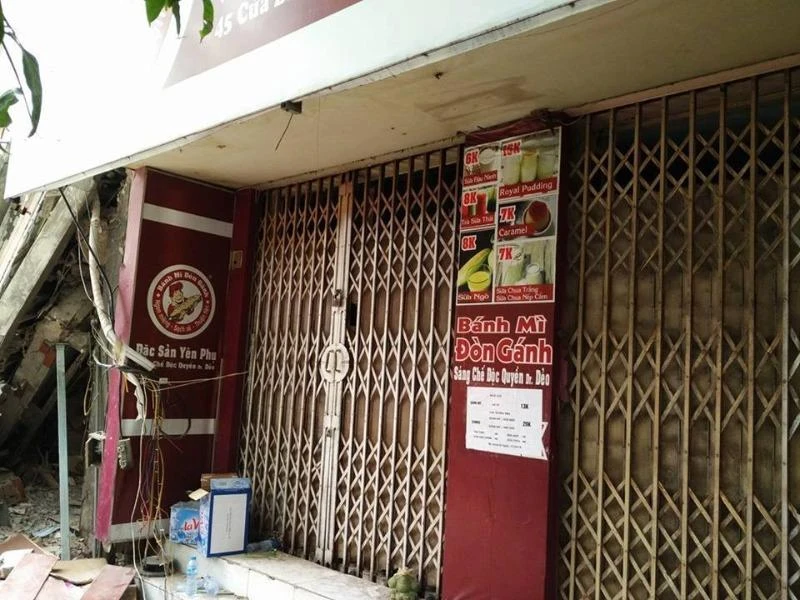 Sập nhà 4 tầng ở Hà Nội: 2 người tử vong ảnh 8 Những hộ dân bên cạnh đều được sơ tán đi nơi khác để đảm bảo an toàn.