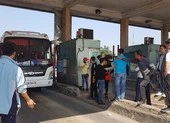 Tài xế ‘lập chốt’ tại trạm Bắc Thăng Long - Nội Bài