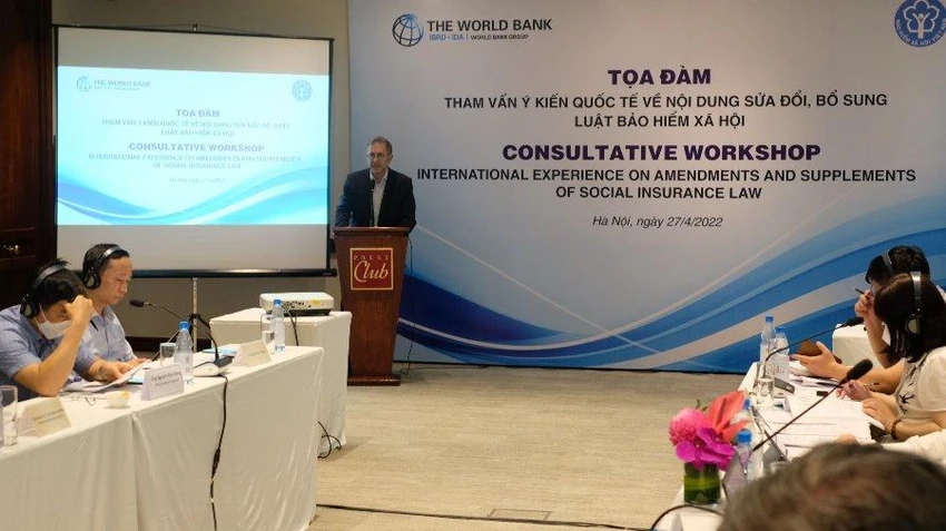 Các chuyên gia nước ngoài tham vấn chính sách cho Việt Nam. Ảnh: H.THƯ Các chuyên gia nước ngoài tham vấn chính sách cho Việt Nam. Ảnh: H.THƯ