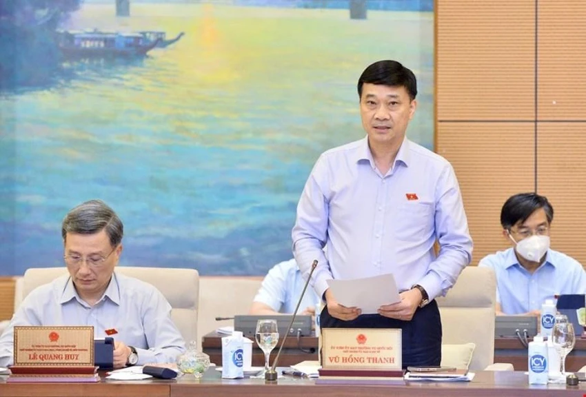 Ông Vũ Hồng Thanh trình bày báo cáo thẩm tra dự án đường Vành đai 3 - TP.HCM. Ảnh: Đ.MINH Ông Vũ Hồng Thanh trình bày báo cáo thẩm tra dự án đường Vành đai 3 - TP.HCM. Ảnh: Đ.MINH