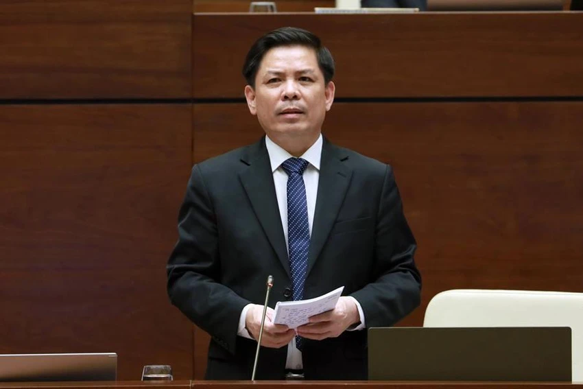 Bộ trưởng Bộ GTVT Nguyễn Văn Thể trả lời chất vấn sáng 9-6. Ảnh: Đ.MINH Bộ trưởng Bộ GTVT Nguyễn Văn Thể trả lời chất vấn sáng 9-6. Ảnh: Đ.MINH