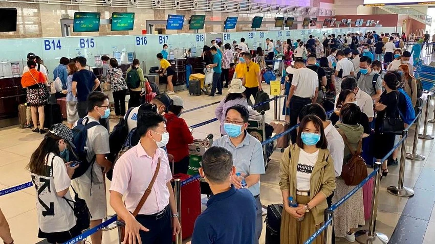 Lượng khách nội địa tăng tại sân bay Nội Bài. Ảnh: V.LONG