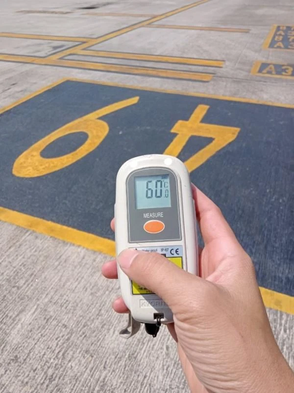 Nhiệt độ ghi nhận khu vực đỗ máy bay ở Nội Bài vào hôm nay. Nhiệt độ ghi nhận khu vực đỗ máy bay ở Nội Bài vào hôm nay.