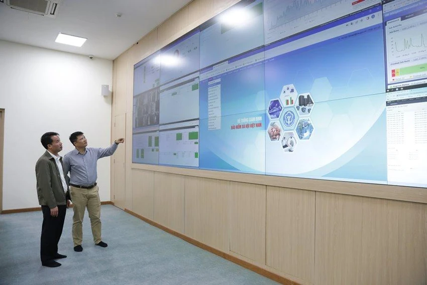 Tổng Giám đốc BHXH Việt Nam Nguyễn Thế Mạnh kiểm tra hoạt động Hệ thống thông tin giám định BHYT của ngành. Ảnh: N.DUY Tổng Giám đốc BHXH Việt Nam Nguyễn Thế Mạnh kiểm tra hoạt động Hệ thống thông tin giám định BHYT của ngành. Ảnh: N.DUY