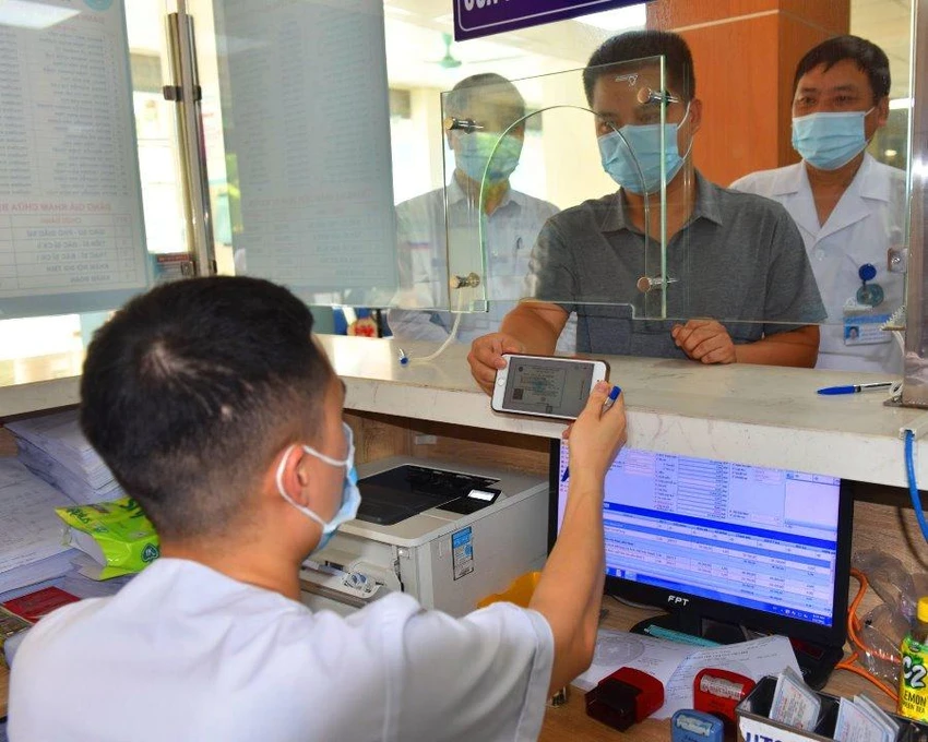 VssID còn có thể sử dụng hình ảnh thẻ BHYT trên ứng dụng khi đi khám chữa bệnh. Ảnh: V.HƯƠNG VssID còn có thể sử dụng hình ảnh thẻ BHYT trên ứng dụng khi đi khám chữa bệnh. Ảnh: V.HƯƠNG