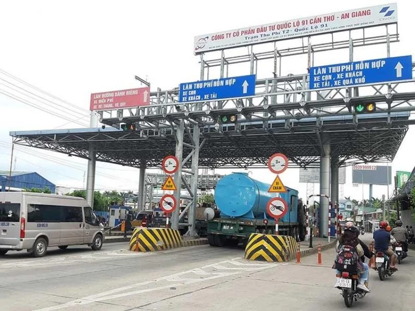 Trạm T2 hiện vẫn đang dừng thu phí. Ảnh: PLO.VN Trạm T2 hiện vẫn đang dừng thu phí. Ảnh: PLO.VN