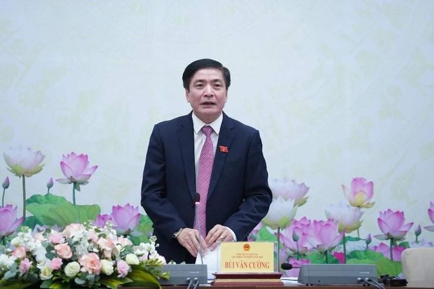 Tổng Thư ký Quốc hội Bùi Văn Cường trả lời câu hỏi của báo chí. Ảnh: T.NGUYỆT
