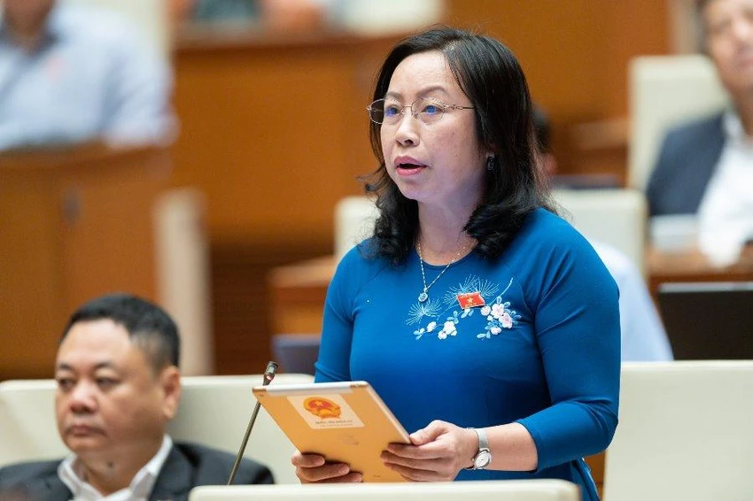 ĐB Thái Thu Xương (tỉnh Hậu Giang) đề nghị xem xét thời điểm tăng lương. ĐB Thái Thu Xương (tỉnh Hậu Giang) đề nghị xem xét thời điểm tăng lương.