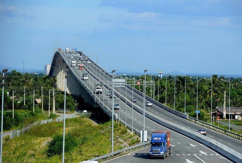 TP.HCM được áp dụng nhiều chính sách để phát triển giao thông. Ảnh: PLO.VN