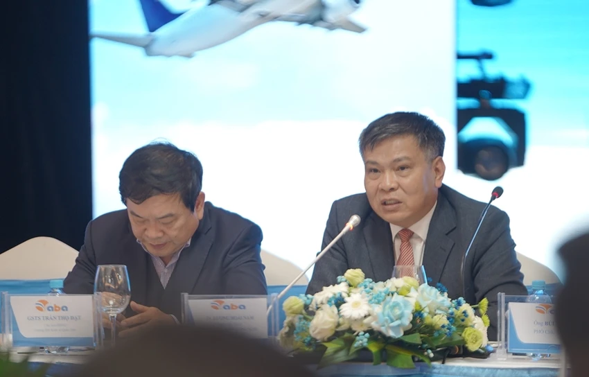 Chuyên gia Lương Hoài Nam phát biểu tại hội thảo. Ảnh: V.LONG