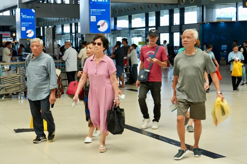 Trong ngày 31-8, lượng khách qua cảng Nội Bài ước tính đạt gần 85 ngàn lượt hành khách. Ảnh: N.L Trong ngày 31-8, lượng khách qua cảng Nội Bài ước tính đạt gần 85 ngàn lượt hành khách. Ảnh: N.L