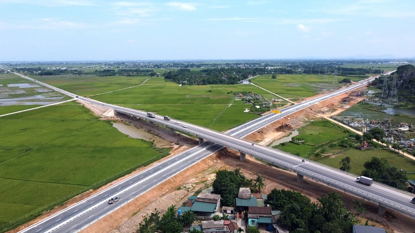 Bộ GTVT đề xuất kéo dài việc áp dụng cơ chế đặc thù để sớm hoàn thành cao tốc.
