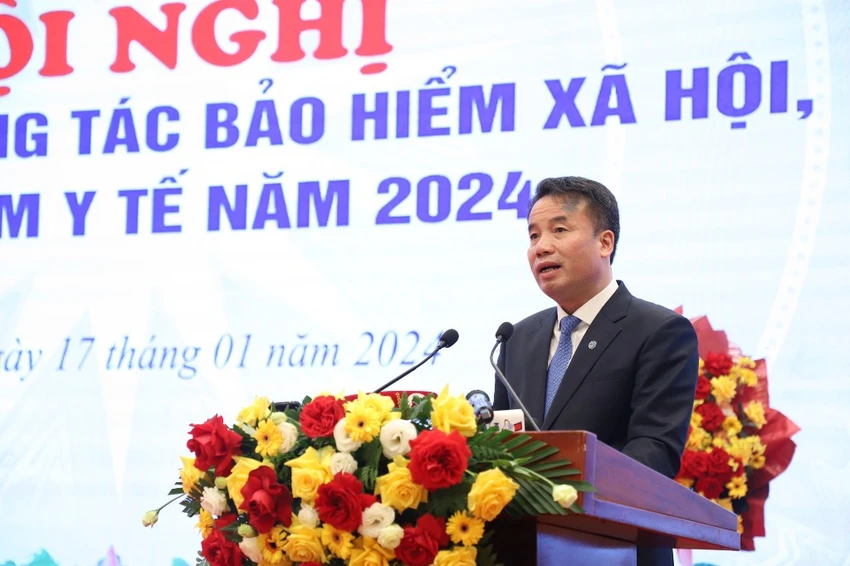 Ông Nguyễn Thế Mạnh, Tổng Giám đốc BHXH Việt Nam báo cáo tại hội nghị.