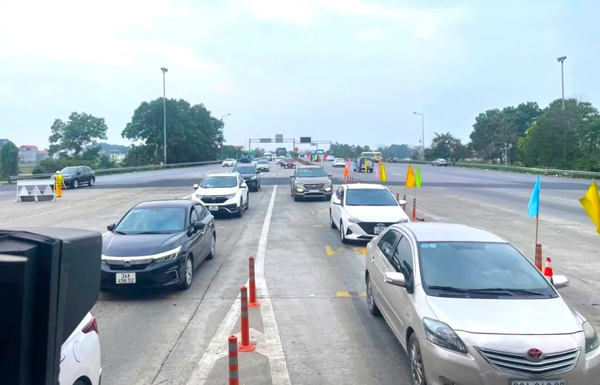 VEC ghi nhận nhiều xe nổ lốp trên đường cao tốc, đặc biệt khu vực miền Trung. Ảnh: N.HÂN